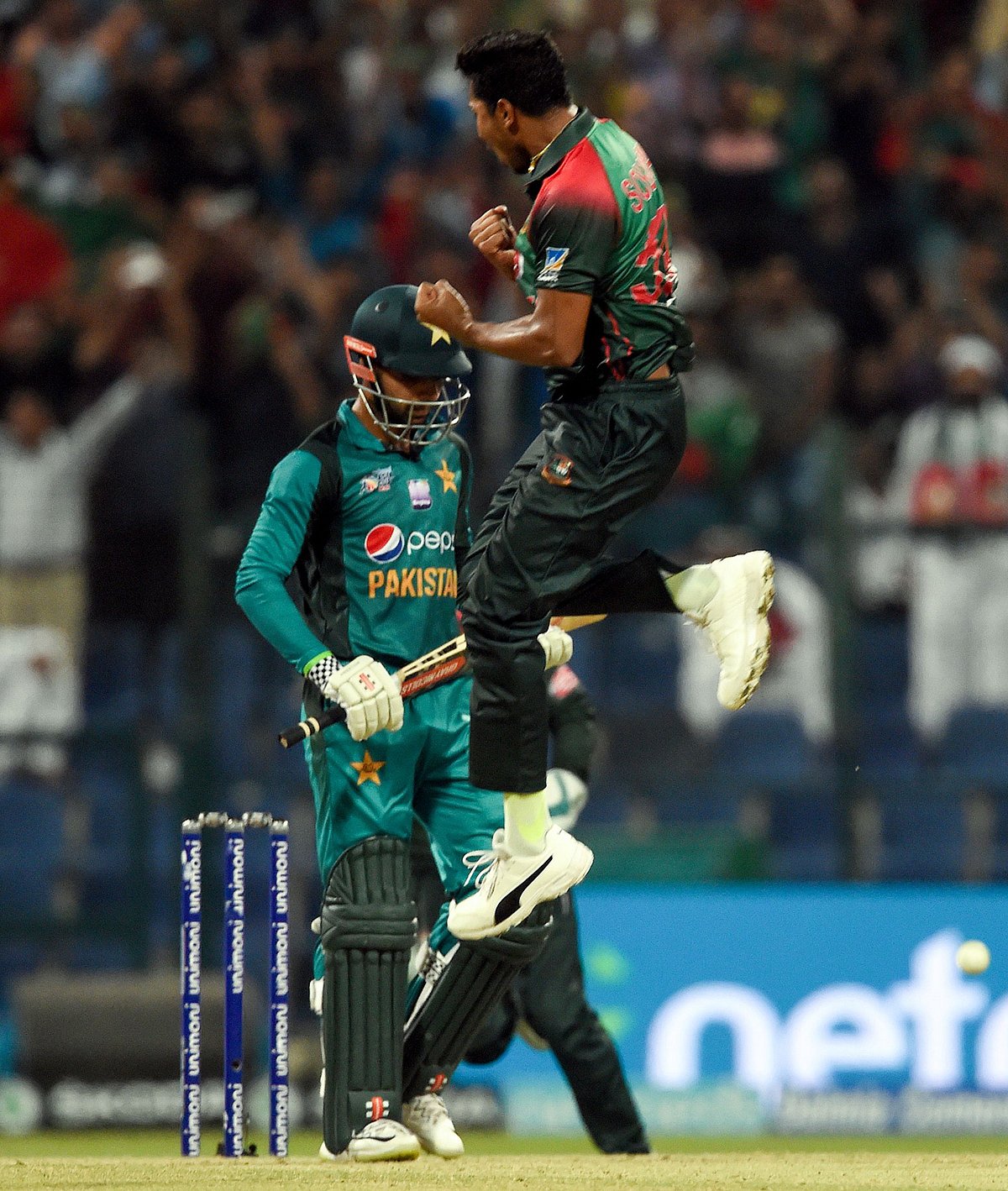 পাকিস্তান দলটাকে রীতিমতো ভঙ্গুর মনে হচ্ছে রমিজ রাজার। ছবি: এএফপি