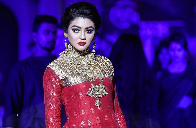 র‍্যাম্পে জয়া আহসান। ছবি: দীপু মালাকার