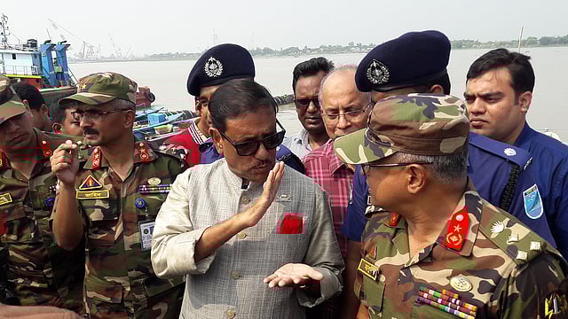 শরিয়তপুরের সিনোহাইড্রোর জাজিরা ঘাট এলাকায় পদ্মা সেতুর কাজের অগ্রগতি পরিদর্শন করেন সেতুমন্ত্রী ওবায়দুল কাদের। ছবি: অজয় কুন্ডু