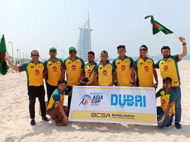আরব–আমিরাত ভ্রমণে বাংলাদেশ ক্রিকেট সাপোর্টার্স অ্যাসোসিয়েশনের কয়েকজন সদস্য। ছবি: সংগৃহীত