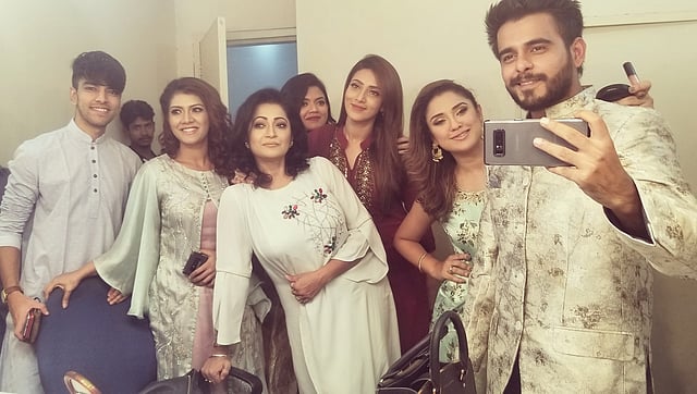 অনুষ্ঠানের ফাঁকে প্রিয় শিল্পীদের সঙ্গে সিয়ামের সেলফি