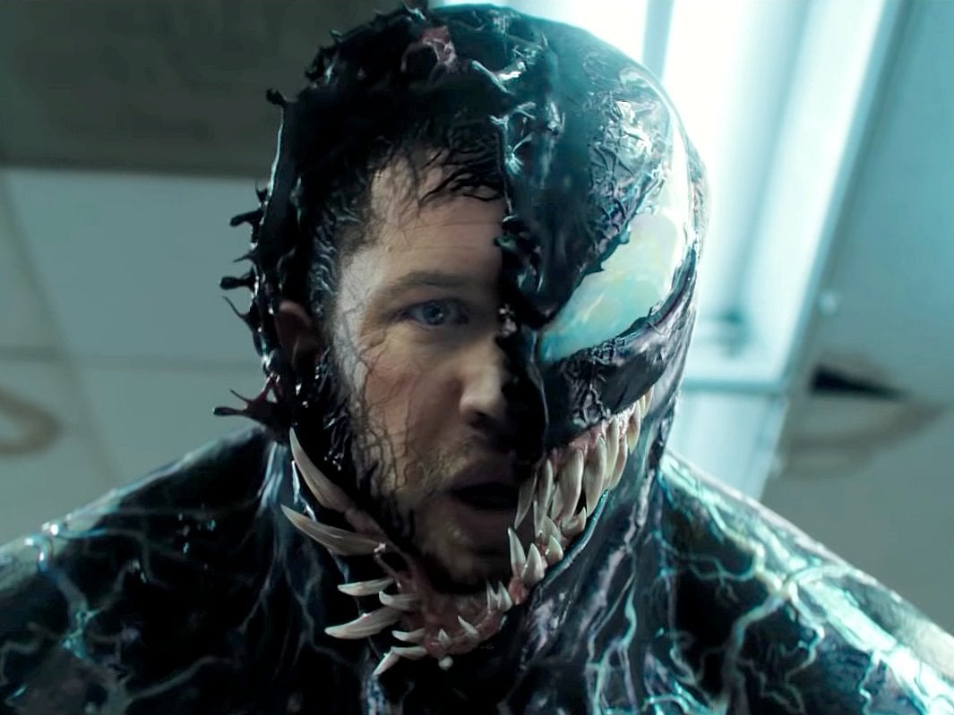 ‘ভেনম’ ছবির দৃশ্যে টম হার্ডি