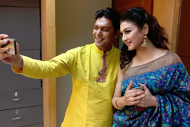 জয়া আহসানের সঙ্গে চঞ্চল চৌধুরীর সেলফি