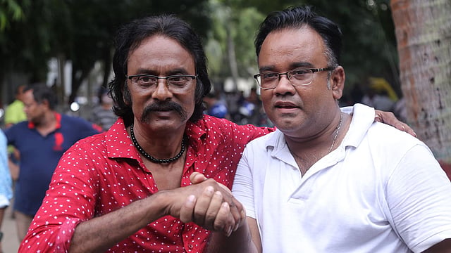 ডিরেক্টরস গিল্ডের নির্বাচনে বিজয়ী সভাপতি সালাহউদ্দিন লাভলু ও সাধারণ সম্পাদক এস এ হক অলীক