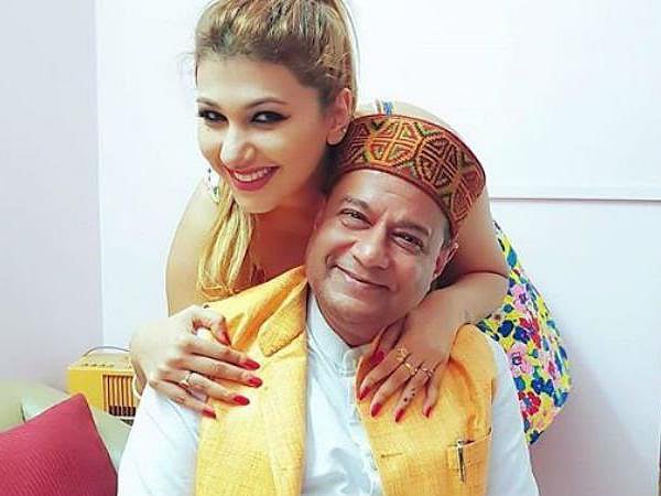 গার্লফ্রেন্ড জসলীন মাথারুর সঙ্গে অনুপ জালোটা