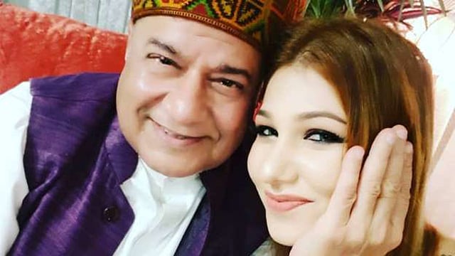 অনুপ জালোটা ও জসলিন মাথারু