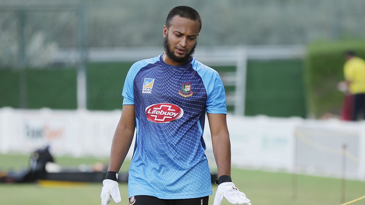 চোটগ্রস্ত আঙুল নিয়ে মন খারাপের খবরই শোনালেন সাকিব। ফাইল ছবি