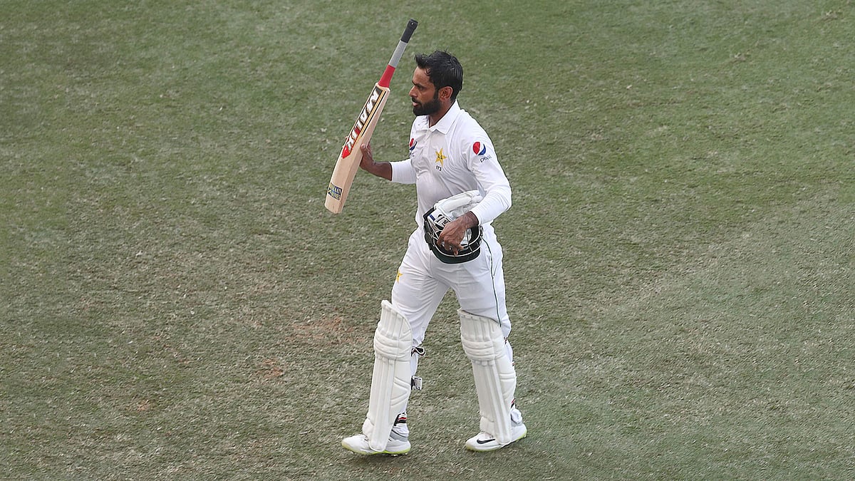 দুই বছর পর টেস্ট ক্রিকেটে ফিরেই সেঞ্চুরি হাফিজের। ছবি: এএফপি