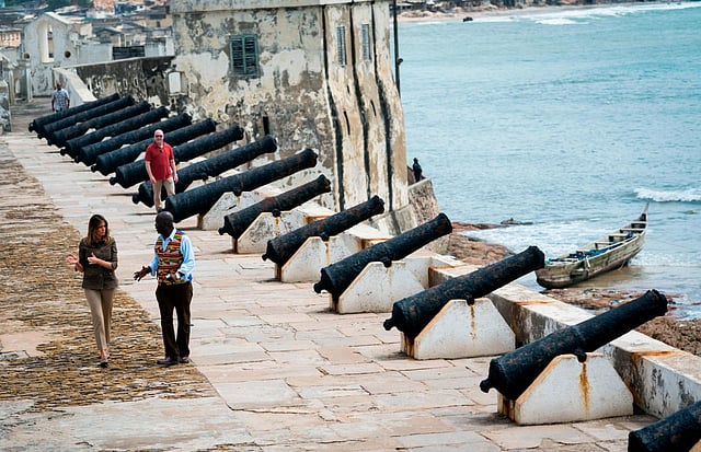 মেলানিয়া ঘানার মিউজিয়াম ট্যুর দ্য কেপ কোস্ট ক্যাসেলে। ৩ অক্টোবর। ছবি: সংগৃহীত