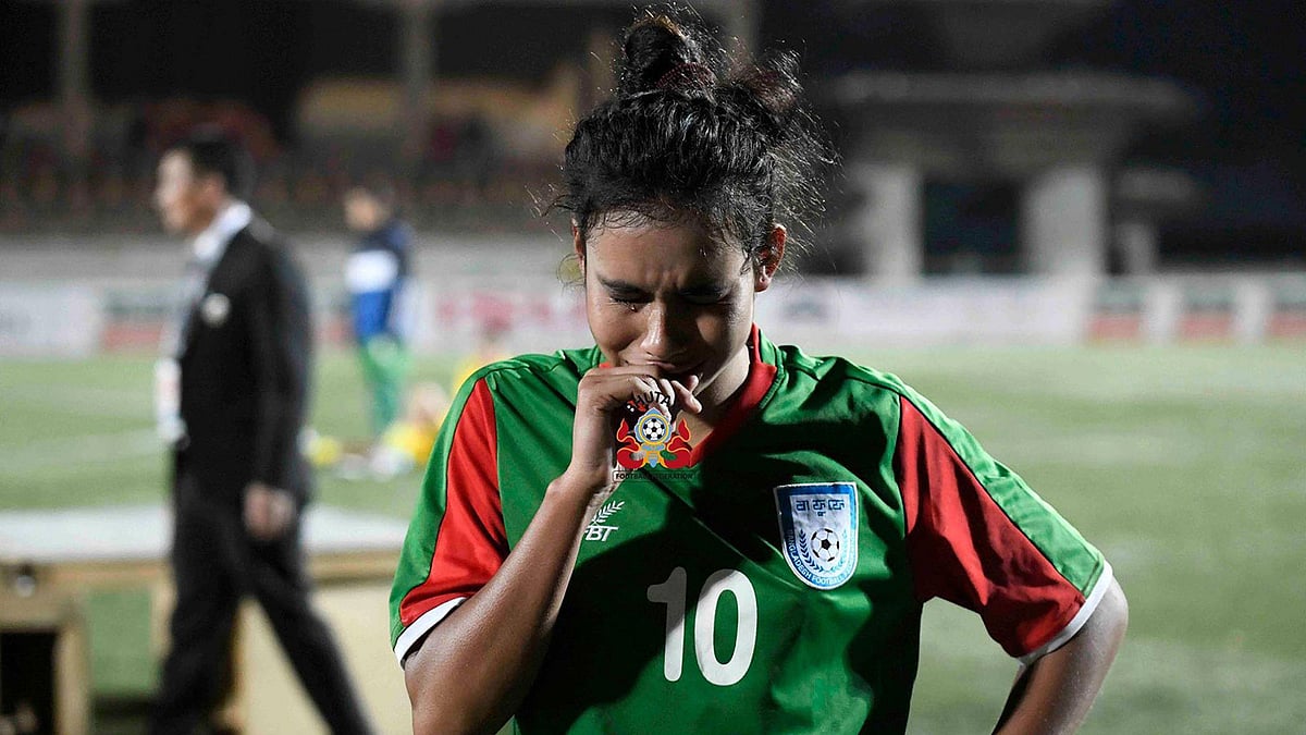 চ্যাম্পিয়ন হওয়ার আনন্দে গতকাল ম্যাচ শেষে কাঁদছেন সিরাত জাহান স্বপ্না। ছবি ভুটান ফুটবল ফেডারেশন