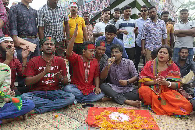 কোটা বহালের দাবিতে মুক্তিযোদ্ধাদের সন্তানেরা