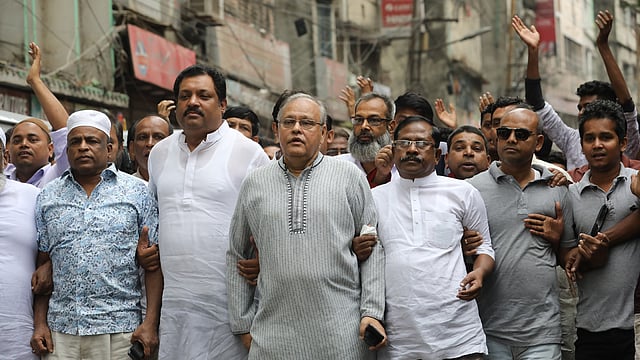 রায় উপলক্ষে মিছিল করেন আওয়ামী লীগের নেতা–কর্মীরা। নাজিমুদ্দিন রোড, ঢাকা। ছবি: দীপু মালাকার