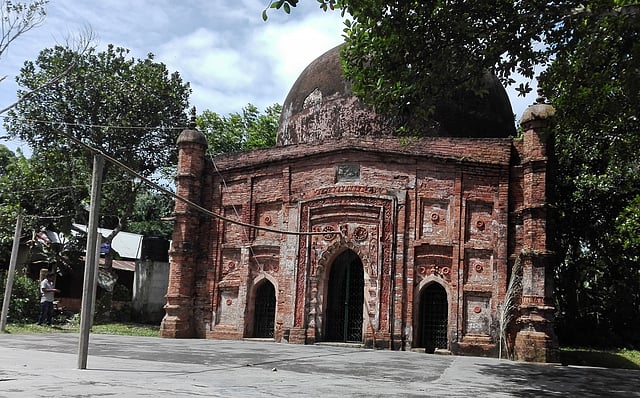 প্রাচীন স্থাপত্যশিল্পের নিদর্শন এগারসিন্দুর শেখ সাদী জামে মসজিদ। পাকুন্দিয়া, কিশোরগঞ্জ।