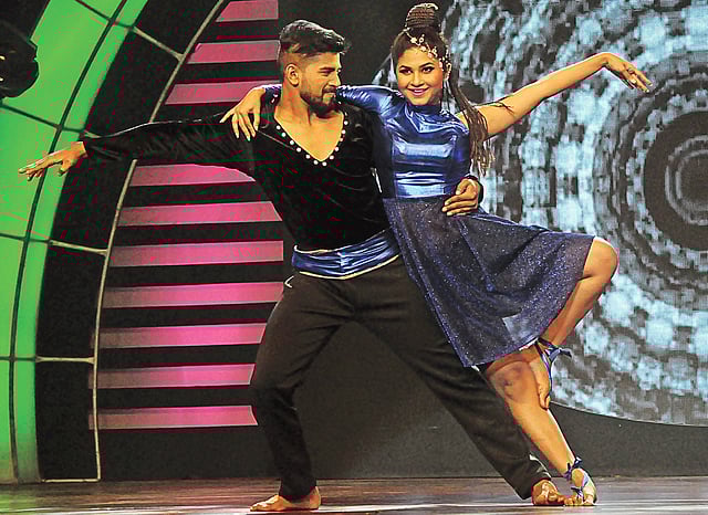 কলকাতার নৃত্যশিল্পীর সঙ্গে বাংলাদেশের স্পর্শিয়া