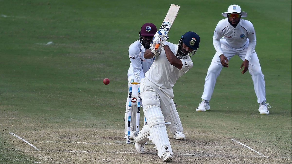 আবারও আগ্রাসী ব্যাটিংয়ে ম্যাচের নিয়ন্ত্রণ নিজেদের দিকে নিয়ে এলেন পন্ত।