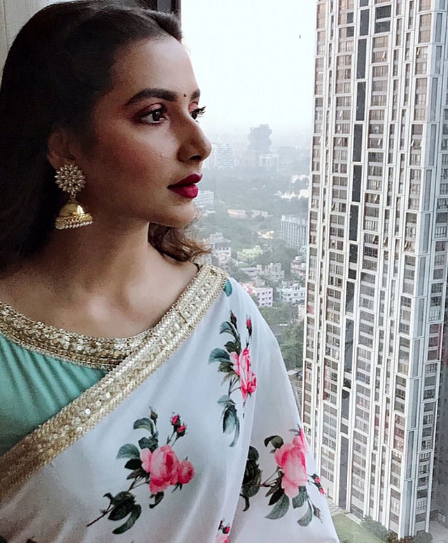 পূজার পঞ্চমীতে এমন সাজে ভারতীয় অভিনেত্রী  শুভশ্রী। ১৪ অক্টোবর। ছবি: টুইটার