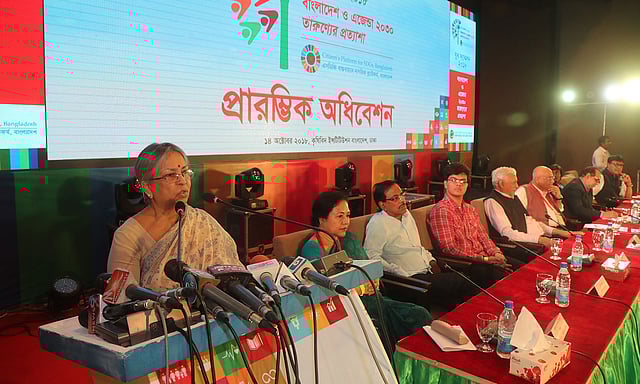 যুব সম্মেলনে বক্তব্য দেন সুলতানা কামাল। ঢাকা, ১৪ অক্টোবর। ছবি: সাজিদ হোসেন