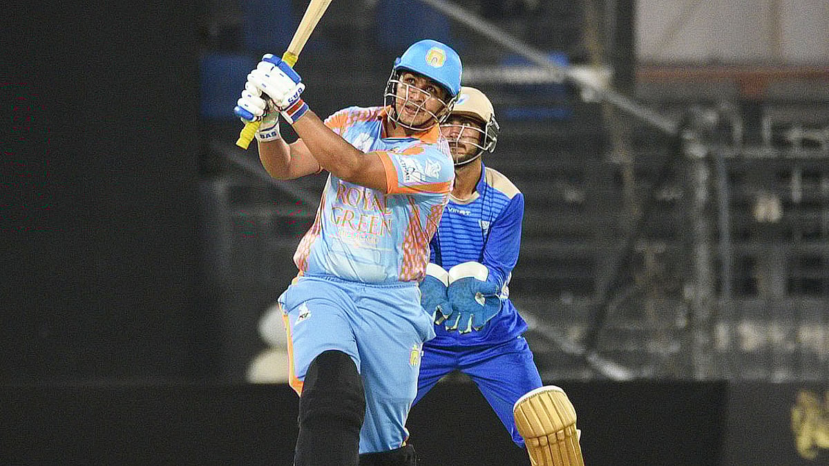 ওভারে ছয় ছক্কা মেরে নতুন কীর্তি আফগান ক্রিকেটার হজরতউল্লাহ জাজাইয়ের। ছবি: আফগান ক্রিকেট বোর্ড