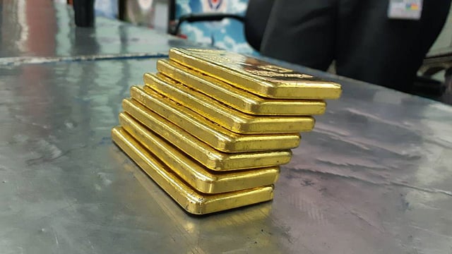 ঢাকার শাহজালাল আন্তর্জাতিক বিমানবন্দরে আটক করা সোনার বার। ছবি: সংগৃহীত