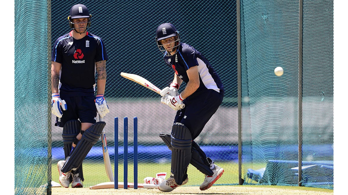 অনুশীলনের নেটের পাশেই সাপ ধরা পড়েছিল! ছবি: এএফপি