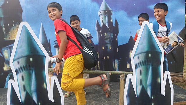 আনন্দে মেতে উঠেছে এক শিশু-কিশোরেরা। ছবি: সোয়েল রানা