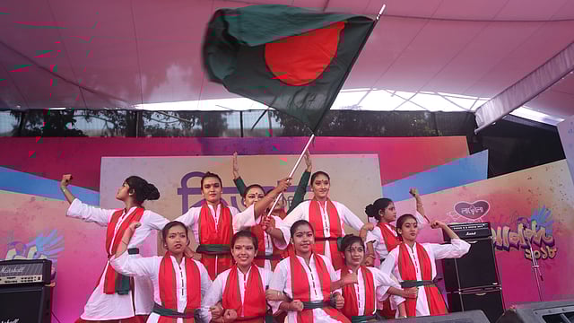 মঞ্চে খুদে শিল্পীদের পরিবেশনা। ছবি: সোয়েল রানা