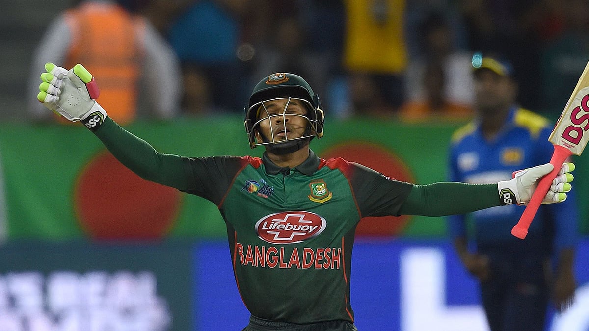 এশিয়া কাপে শ্রীলঙ্কার বিপক্ষে সেঞ্চুরির পর মুশফিক। ফাইল ছবি