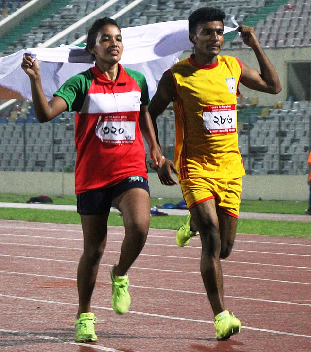 জুনিয়র অ্যাথলেটিকসে ১০০ ও ২০০ মিটারে সোনা জিতেছেন শাওন(ডানে)। ফাইল ছবি