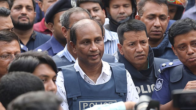 পরে সাংবাদিকদের সঙ্গে কথা বলেন ঢাকা মহানগর পুলিশের কাউন্টার টেররিজম ইউনিটের (সিটিটিসি) প্রধান মনিরুল ইসলাম।