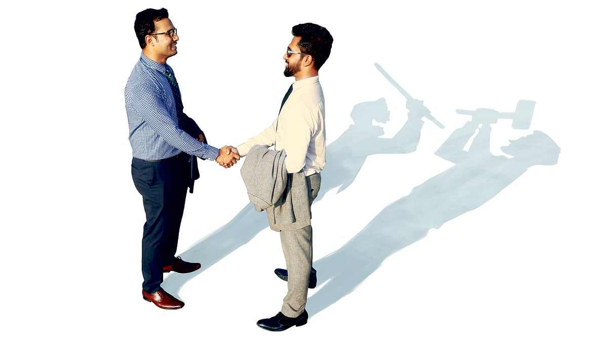 সামনাসামনি বন্ধু কিন্তু মনের ভেতরে প্রতিশোধস্পৃহা। এই স্পৃহা জীবনকে দুর্বিষহ করে তোলে। মডেল: জিম ও ইয়েন, ছবি: সুমন ইউসুফ