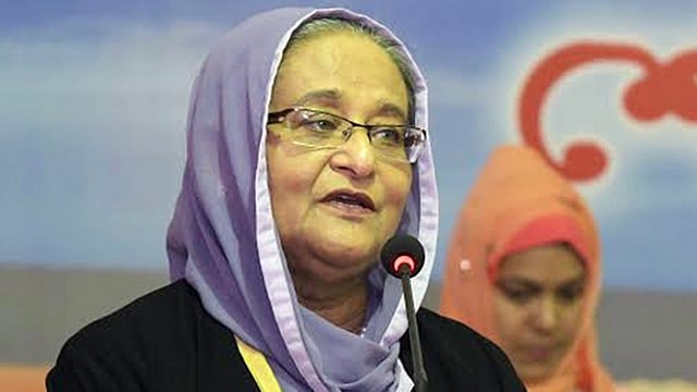 বিদেশে চাকরিপ্রার্থীদের জন্য প্রশিক্ষণ অত্যন্ত গুরুত্বপূর্ণ উল্লেখ করে প্রধানমন্ত্রী শেখ হাসিনা চাকরির জন্য দেশের বাইরে যাওয়ার আগে সঠিক প্রশিক্ষণ গ্রহণের পরামর্শ দিয়েছেন। বৃহস্পতিবার বিকেলে সৌদি আরবের জেদ্দায় বাংলাদেশ কনস্যুলেট ভবনের ভিত্তিপ্রস্তর স্থাপনকালে প্রধানমন্ত্রী এসব কথা বলেন। ছবি: বাসস