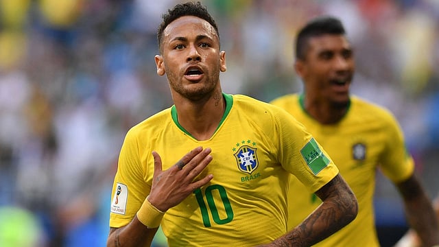 ব্রাজিলের ঐতিহ্যবাহী জার্সিটি এখন নেইমারের। ছবি: এএফপি