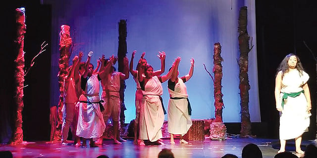 ‘নিরস্ত্র’ নাটকের একটি দৃশ্য
