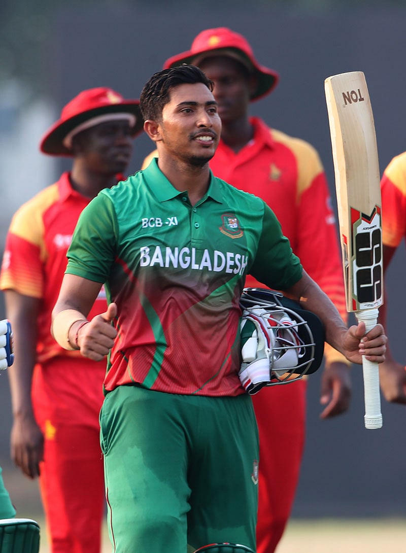 দারুণ পারফরম্যান্সে নির্বাচকদের দিকে ইঙ্গিত দিয়ে রাখছেন সৌম্য। ছবি: শামসুল হক