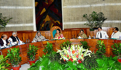 সংসদের ‘কার্য-উপদেষ্টা কমিটি’র ২৩ তম সভায় কমিটির সভাপতি স্পিকার শিরীন শারমিন চৌধুরী, প্রধানমন্ত্রী শেখ হাসিনাসহ সদস্যরা অংশ নেন। সভায় দশম সংসদের সর্বশেষ এ অধিবেশন ২৫ অক্টোবর পর্যন্ত চালানোর সিদ্ধান্ত হয়। ছবি: বাসস