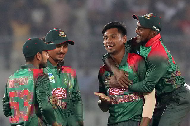 বোলিংয়েও বাংলাদেশের সামনে দাঁড়াতে পারেনি জিম্বাবুয়ে। ছবি: শামসুল হক