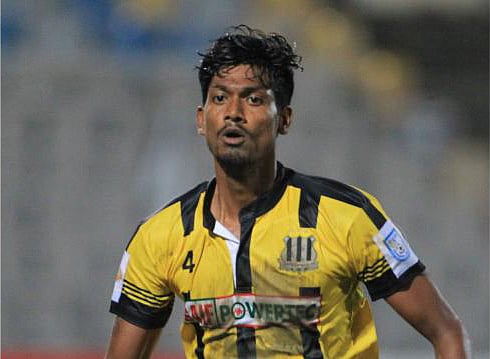 সাইফ স্পোর্টিং ছেড়ে আবাহনীতে নাম লিখিয়েছেন তপু বর্মন। ফাইল ছবি