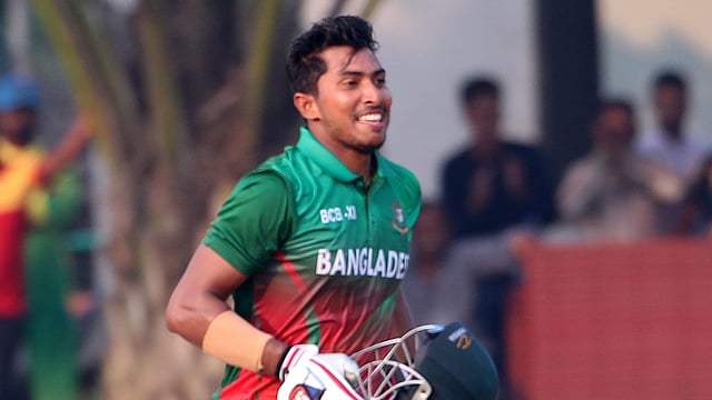 আবারও হেসেছে সৌম্যর ব্যাট। ফাইল ছবি