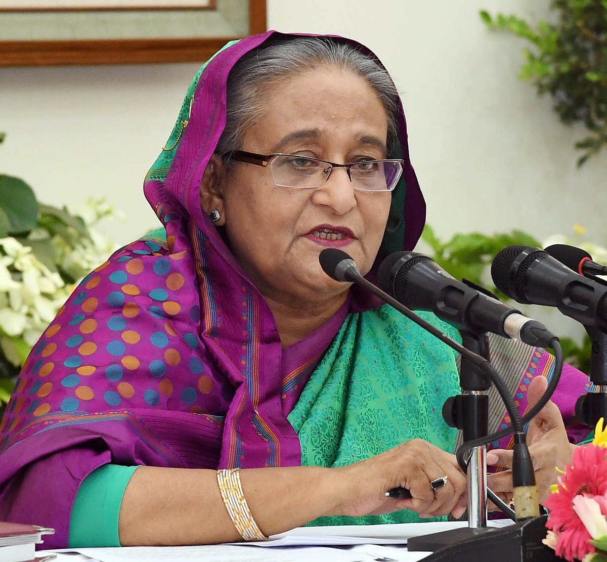 প্রধানমন্ত্রী শেখ হাসিনা গণভবনে সংবাদ সম্মেলনে বক্তৃতা করেন। ঢাকা, ২২ অক্টোবর। ছবি: পিআইডি