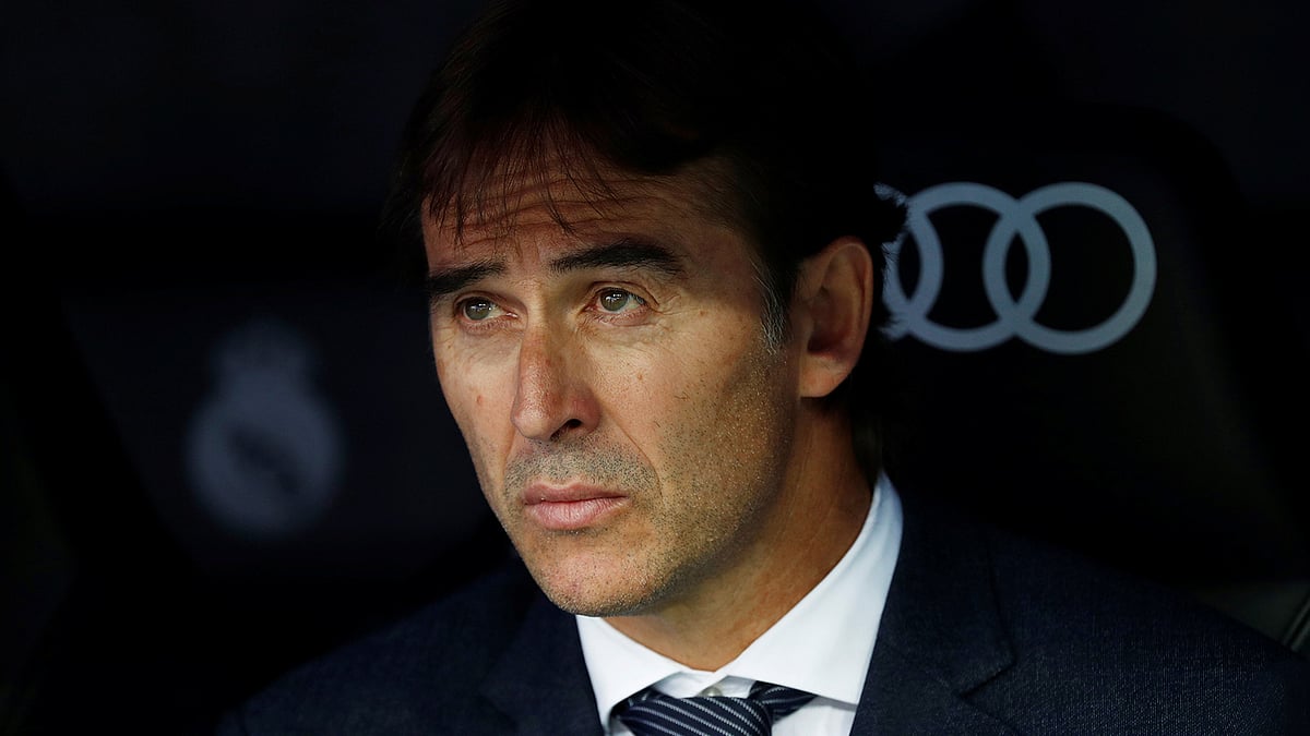 হাজার চেষ্টাতেও কপালের চিন্তার ভাঁজ সরছে না লোপেতেগির। ছবি: রয়টার্স