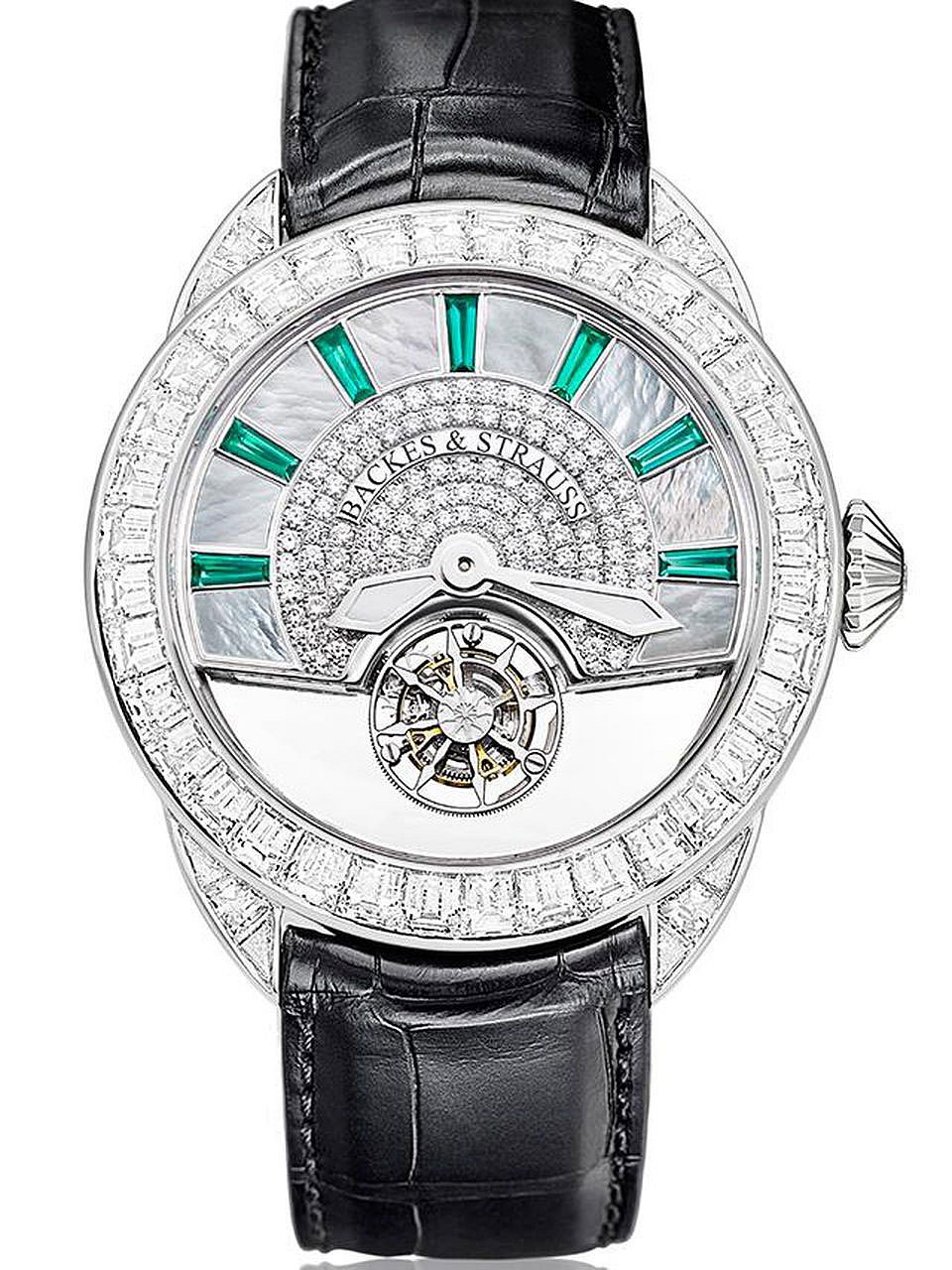 এই হাতঘড়িটির দাম প্রায় ৪ কোটি ২৬ লাখ টাকা। এর নাম পিকাডিলি ৪৫ কিং তুরবিওন। ছবিটি বাকাস অ্যান্ড স্ট্রাউসের ওয়েবসাইট থেকে নেওয়া