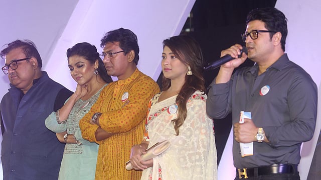 অদম্য মেধাবীদের লড়াকু জীবনের গল্প শোনার পাশাপাশি উপস্থিত অভিনেতা-অভিনেত্রীরা জানান নিজেদের সফলতার পেছনের গল্প। ছবি: আবদুস সালাম