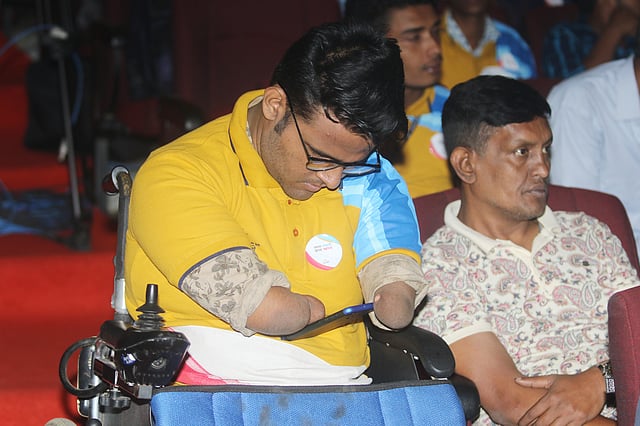 শারীরিক প্রতিবন্ধকতা থামাতে পারেনি তাঁকে।