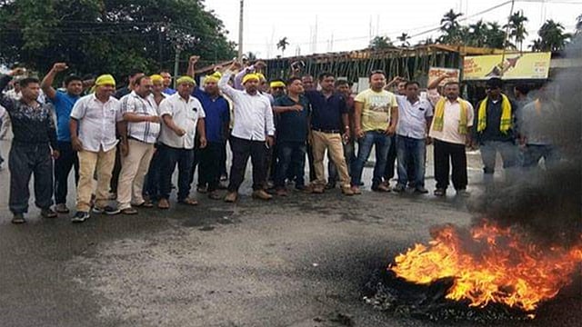 আসামের গুয়াহাটিতে বিক্ষোভ চলছে। ছবি: ইনসাইড ইনইয়ের সৌজন্যে