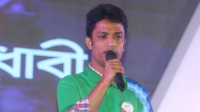 নিজের লড়াইয়ের গল্প শোনাচ্ছেন মো. সুজন মিয়া। ছবি: আবদুস সালাম