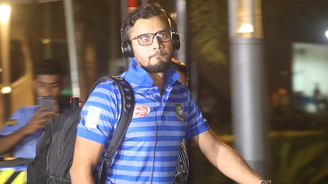 চট্টগ্রামে জয়ের ধারাবাহিকতা রাখতে চান মাশরাফি । ছবি: প্রথম আলো