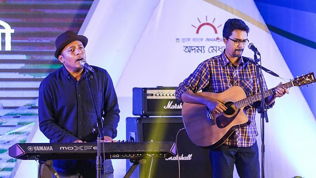 মিনার রহমানের গান। ছবি: সাইফুল ইসলাম