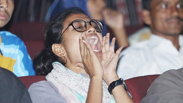 মিনার রহমানের গানের পর এক ভক্তের উচ্ছ্বাস প্রকাশ।