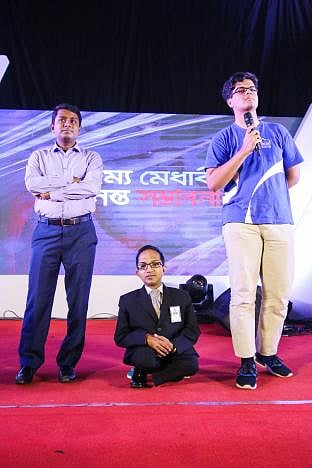 প্রতিশ্রুতিশীল তরুণেরা বলছেন তাদের গল্প। ছবি: সাইফুল ইসলাম