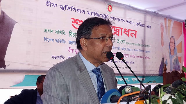 সংবর্ধনা অনুষ্ঠানে প্রধান অতিথি হিসেবে উপস্থিত ছিলেন আইনমন্ত্রী আনিসুল হক। ছবি: প্রথম আলো